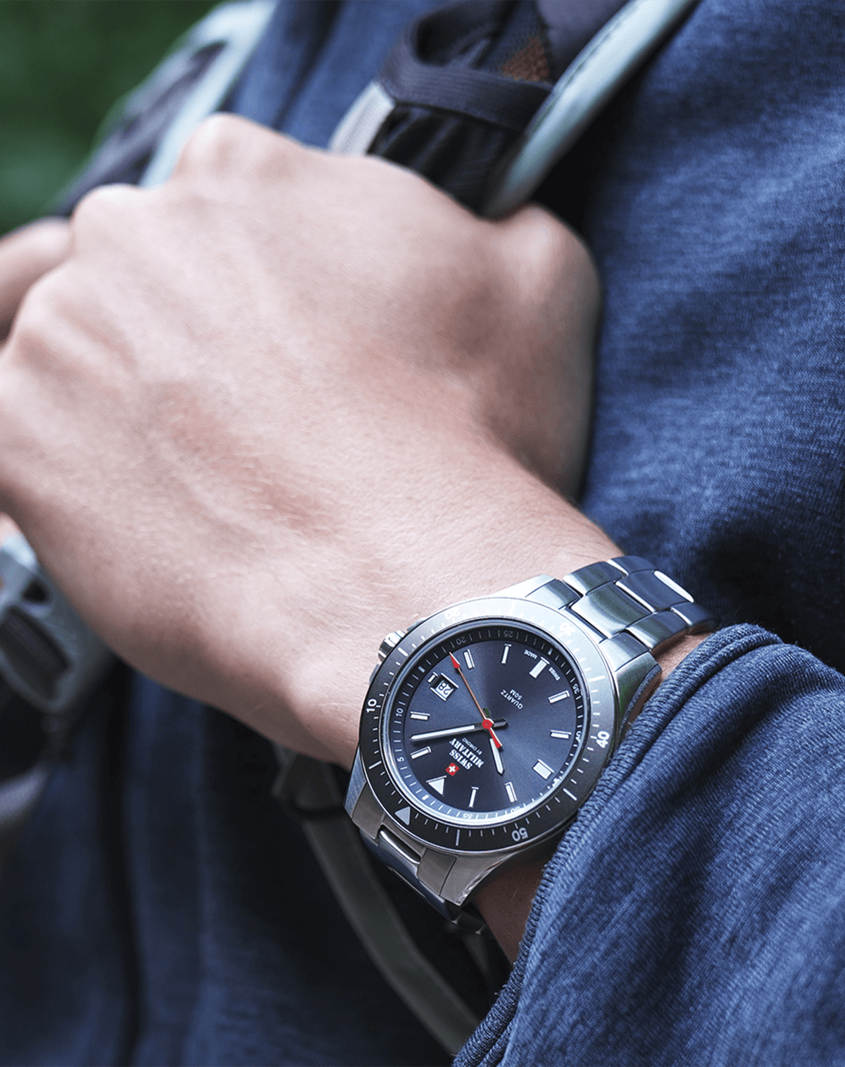 SM34082.wristshot