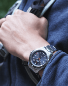 SM34082.wristshot