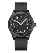 Swiss Military SM34108.06 Classic Army-Style Uhr mit mattem schwarzen Zifferblatt und schwarzem PVD-Gehäuse.